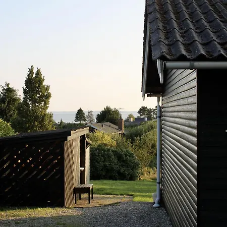 Holzhaus-mit-sauna-und-panoramablick-auf-die-ostsee