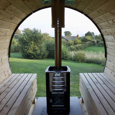 Holzhaus-mit-sauna-und-panoramablick-auf-die-ostsee Casa vacanze Brolo