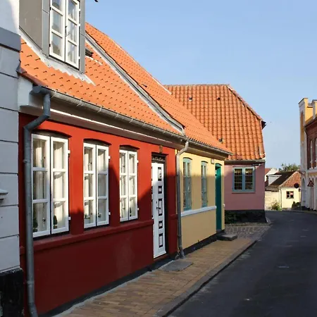 Holzhaus-mit-sauna-und-panoramablick-auf-die-ostsee